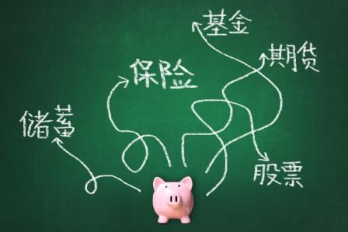 55歲以上老人如何買保險(xiǎn)？重疾險(xiǎn)賠錢多，為何我卻選了這2種險(xiǎn)？