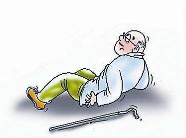 56歲老人散步時意外摔倒引發(fā)骨折，25保額遭拒賠，憑什么？